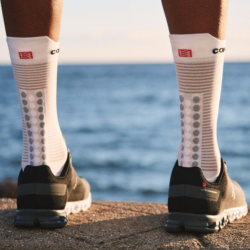 COMPRESSPORT - PRO RACING SOCKS V4.0 RUN HIGH - White / Alloy